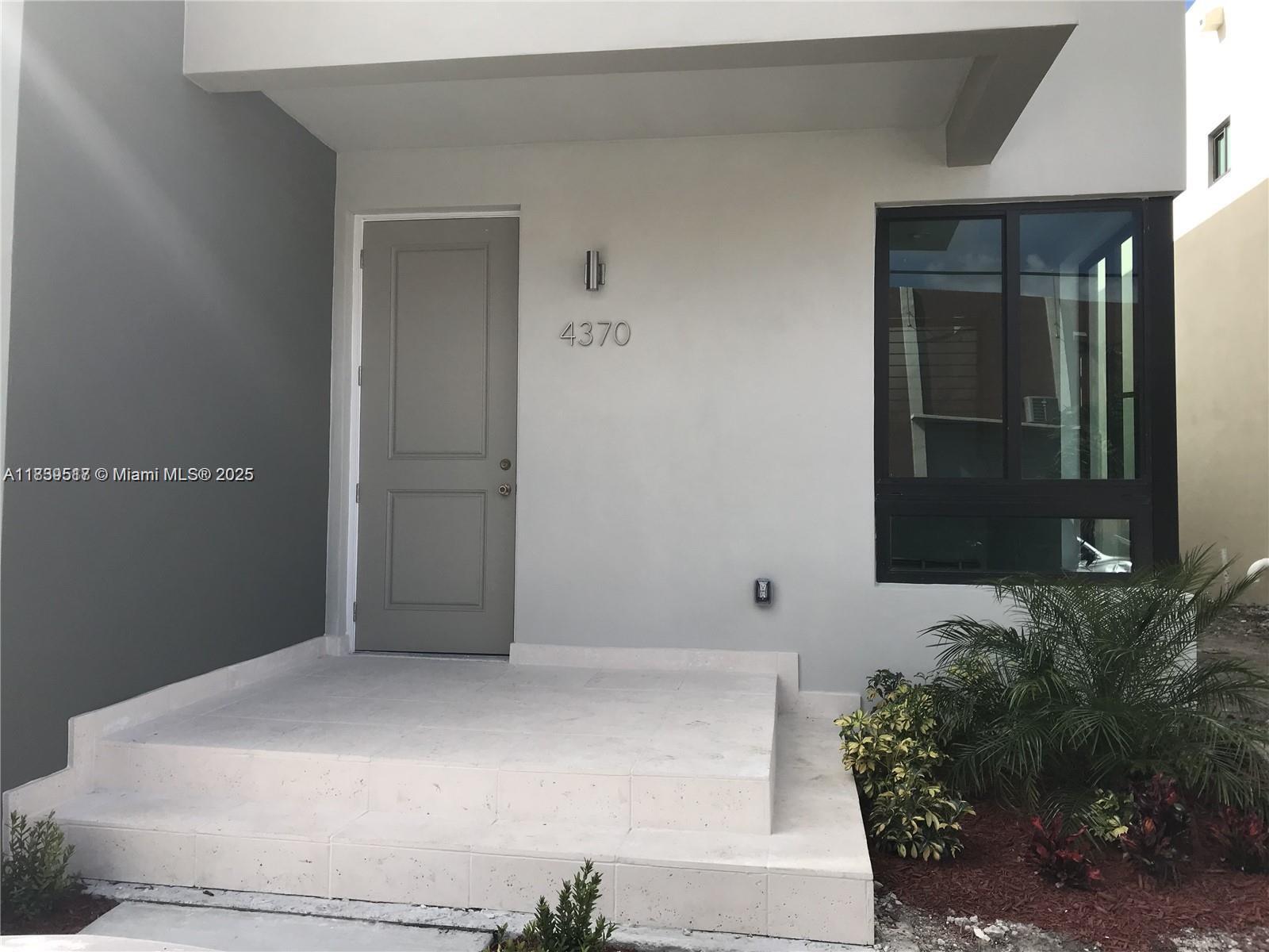 Property Photo:  4370 E 10th Ave 4370  FL 33013 