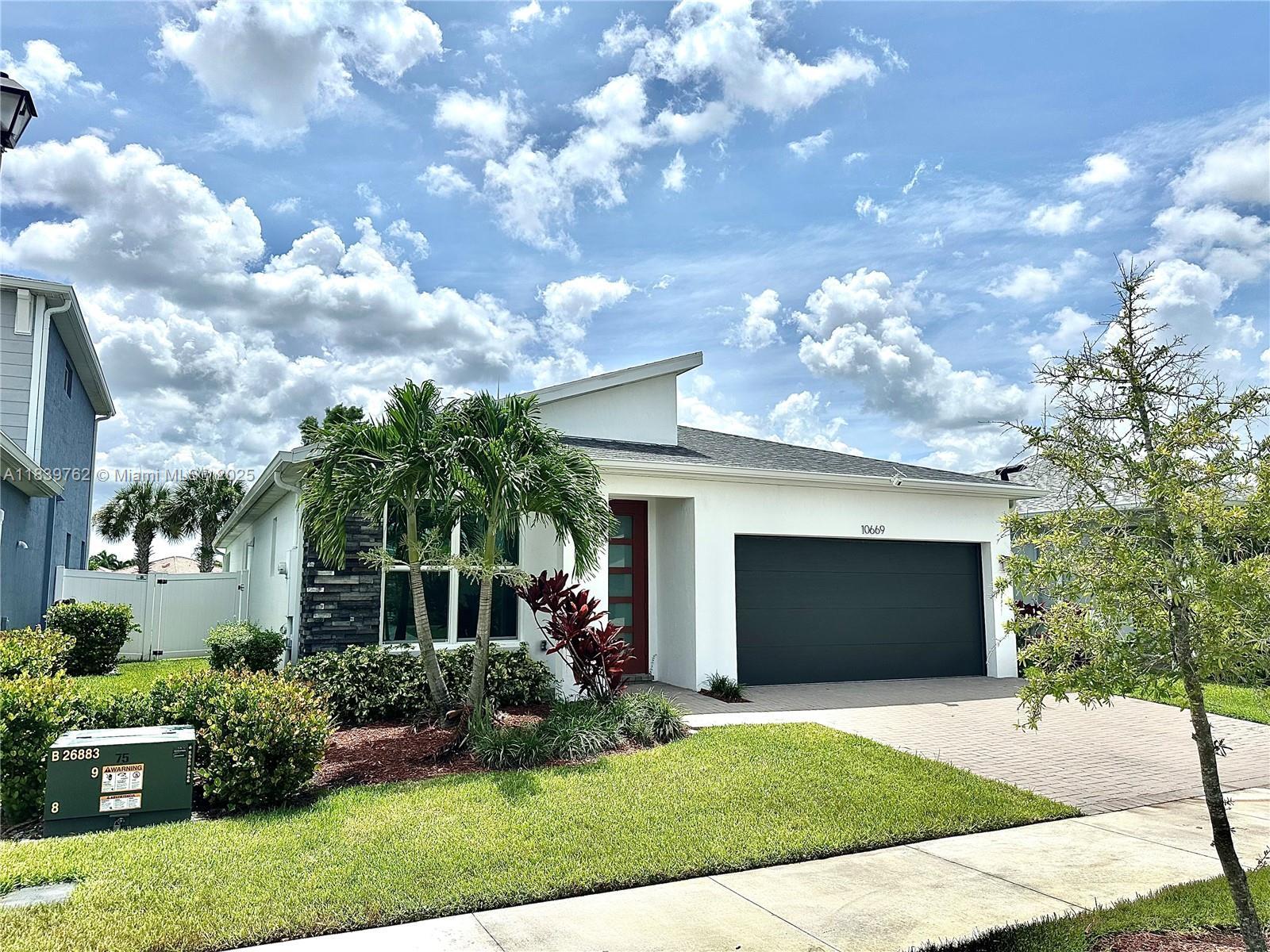 Property Photo: 10669 SW Gloriana St FL 34987