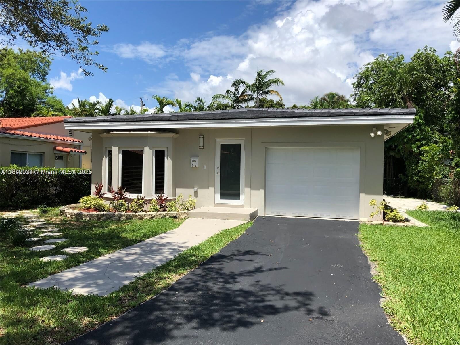 Property Photo: 922 Monterey St FL 33134