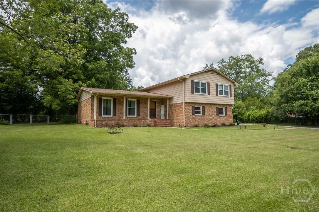 Property Photo:  185 Fairway Circle  GA 30607