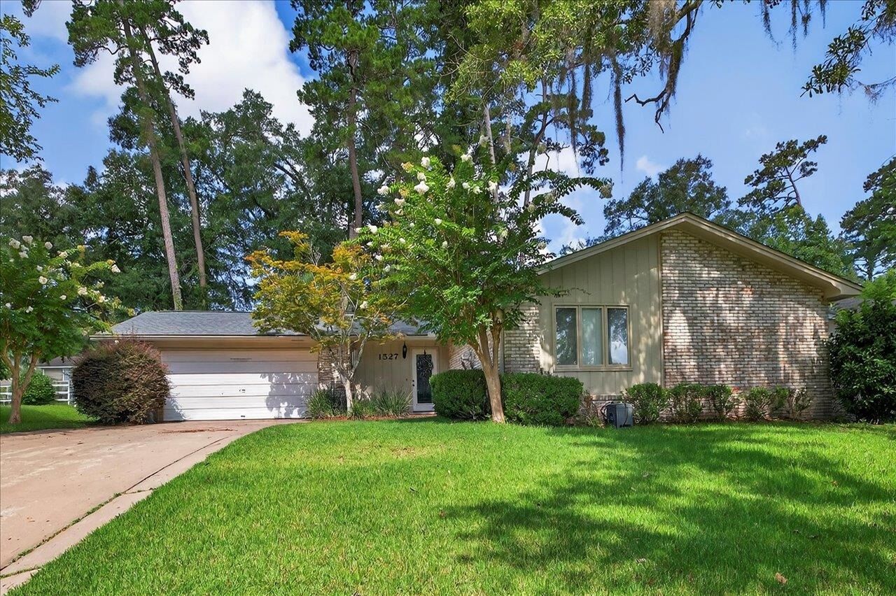 Property Photo: 1527 Oldfield Drive FL 32308