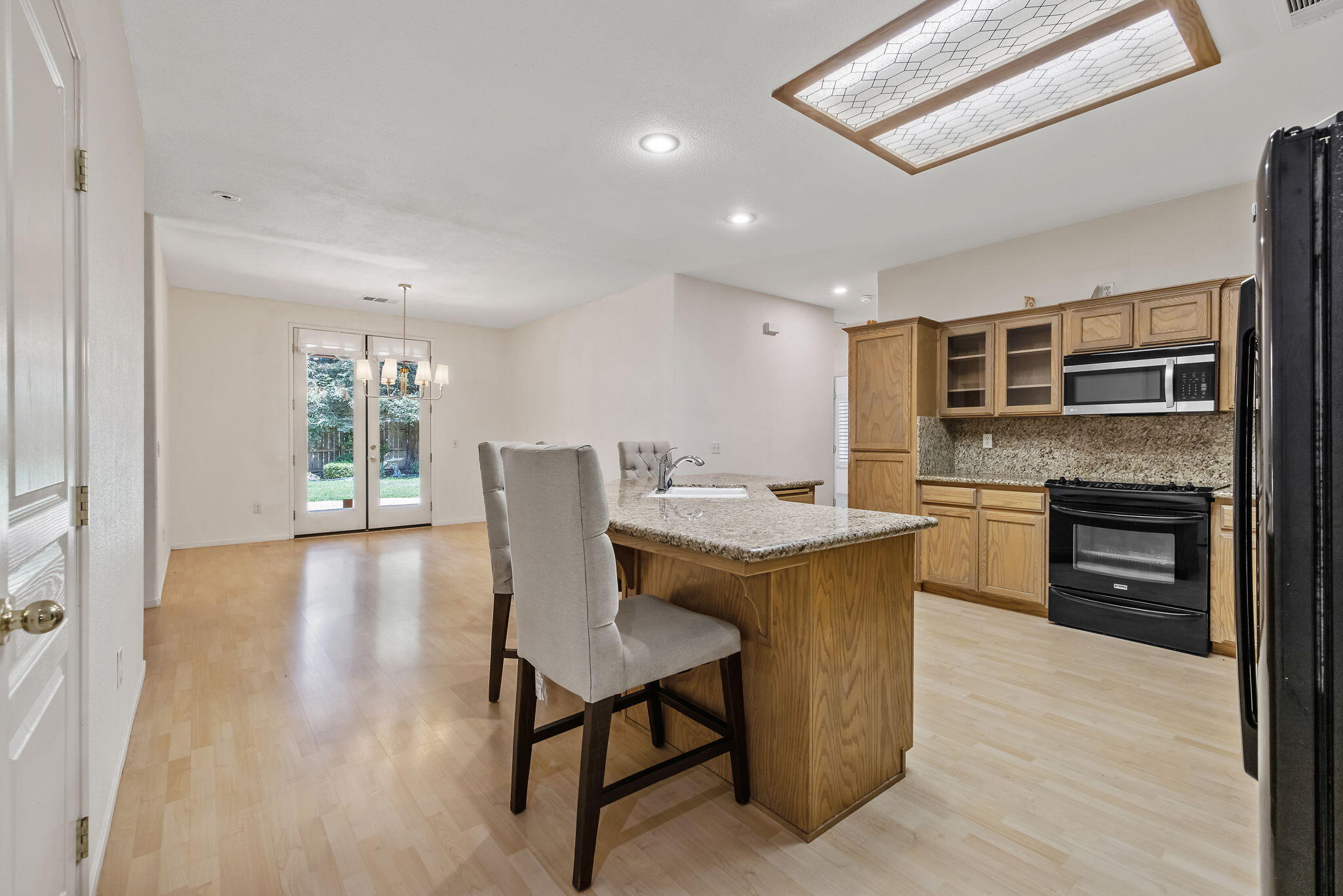 Property Photo: 156 N Boise Court CA 93291
