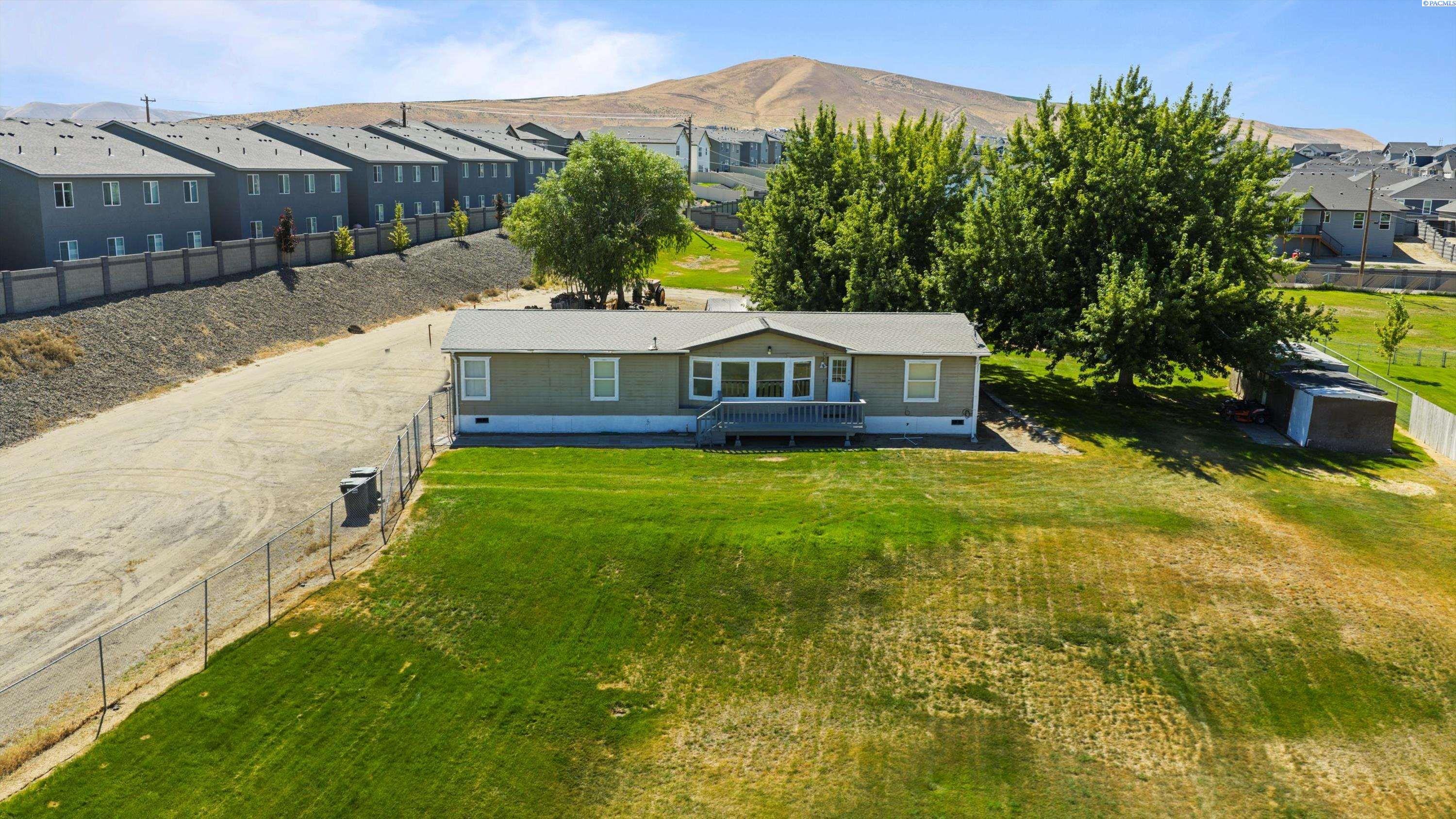 7520 W Van Giesen St  West Richland WA 99353 photo
