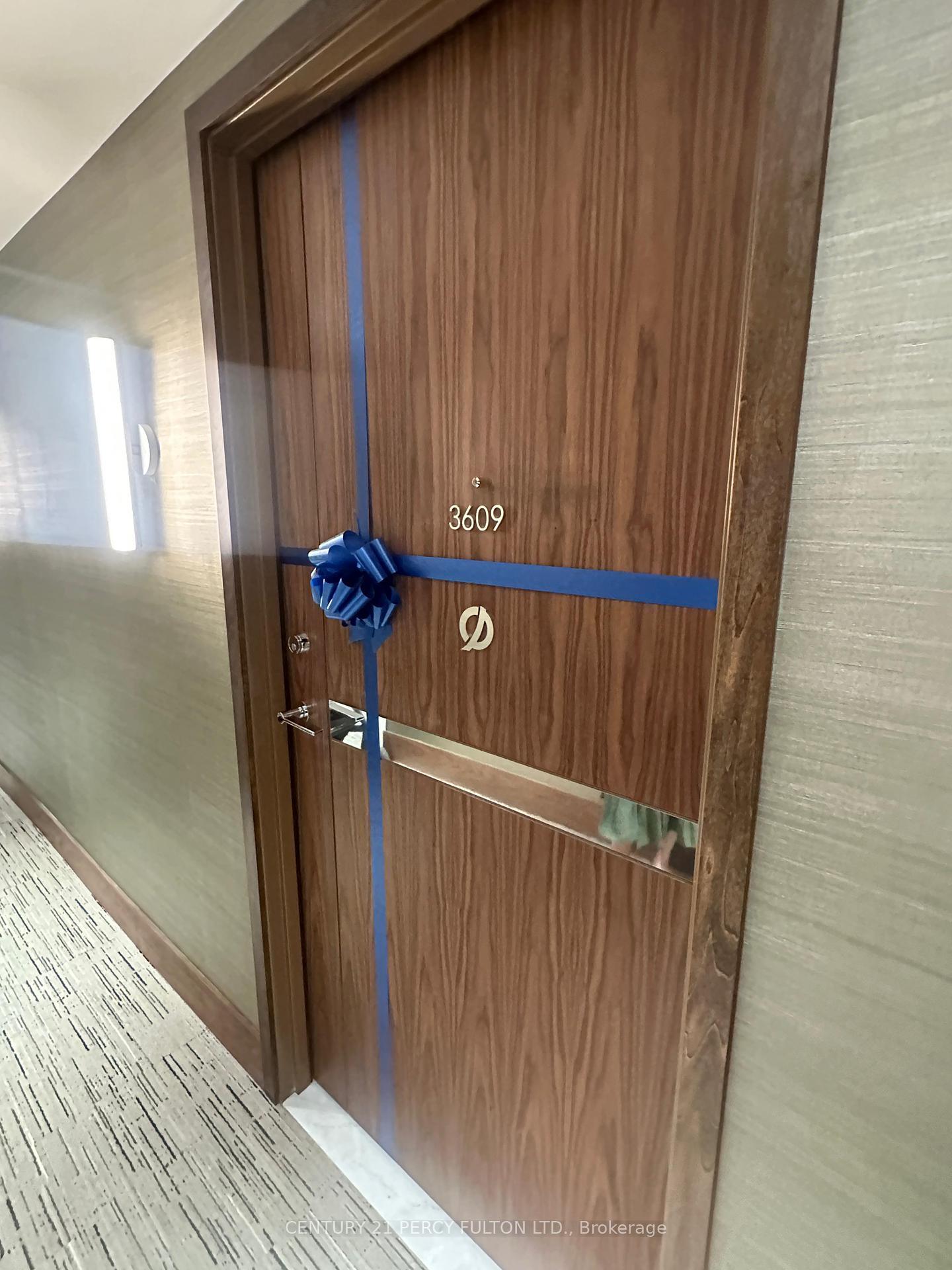 Property Photo: 1 Concord Cityplace Way S 3609 ON M5V 0X3