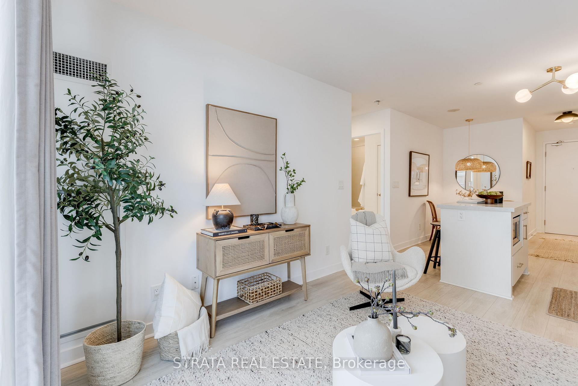 Property Photo: 58 Orchard View Boulevard 1006 ON M4R 0A2