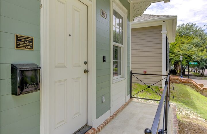 Property Photo:  1102 First East Street  MS 39183 