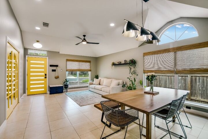 Property Photo: 10916 Sierra Oaks TX 78759