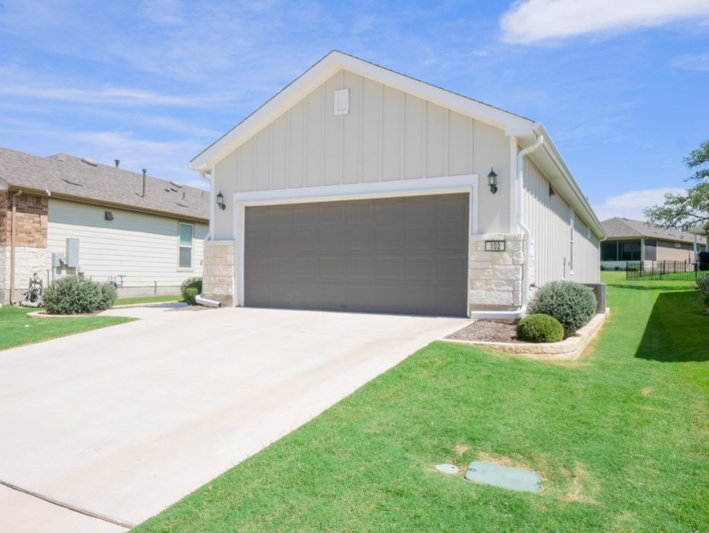 Property Photo: 102 Bristol Cove TX 78633