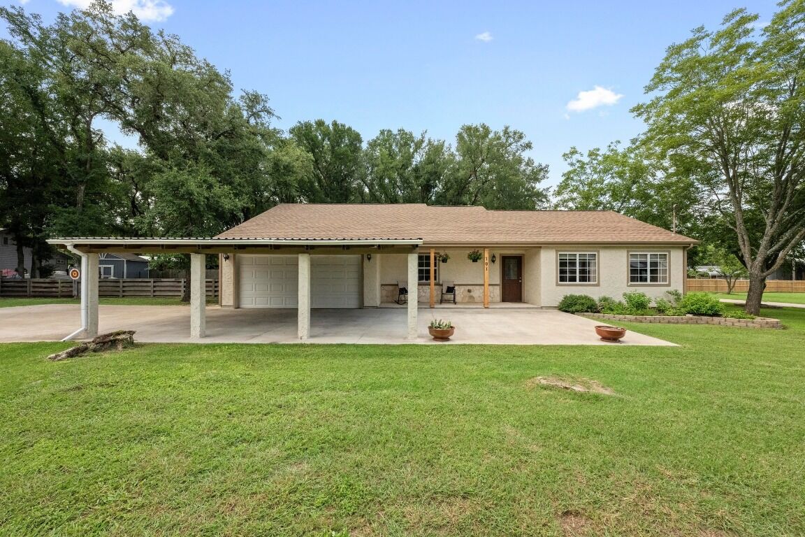 Property Photo: 101 Deer Clearing TX 78640