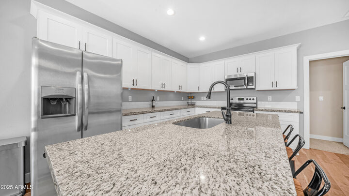 Property Photo:  4931 S 11th Place  AZ 85040 