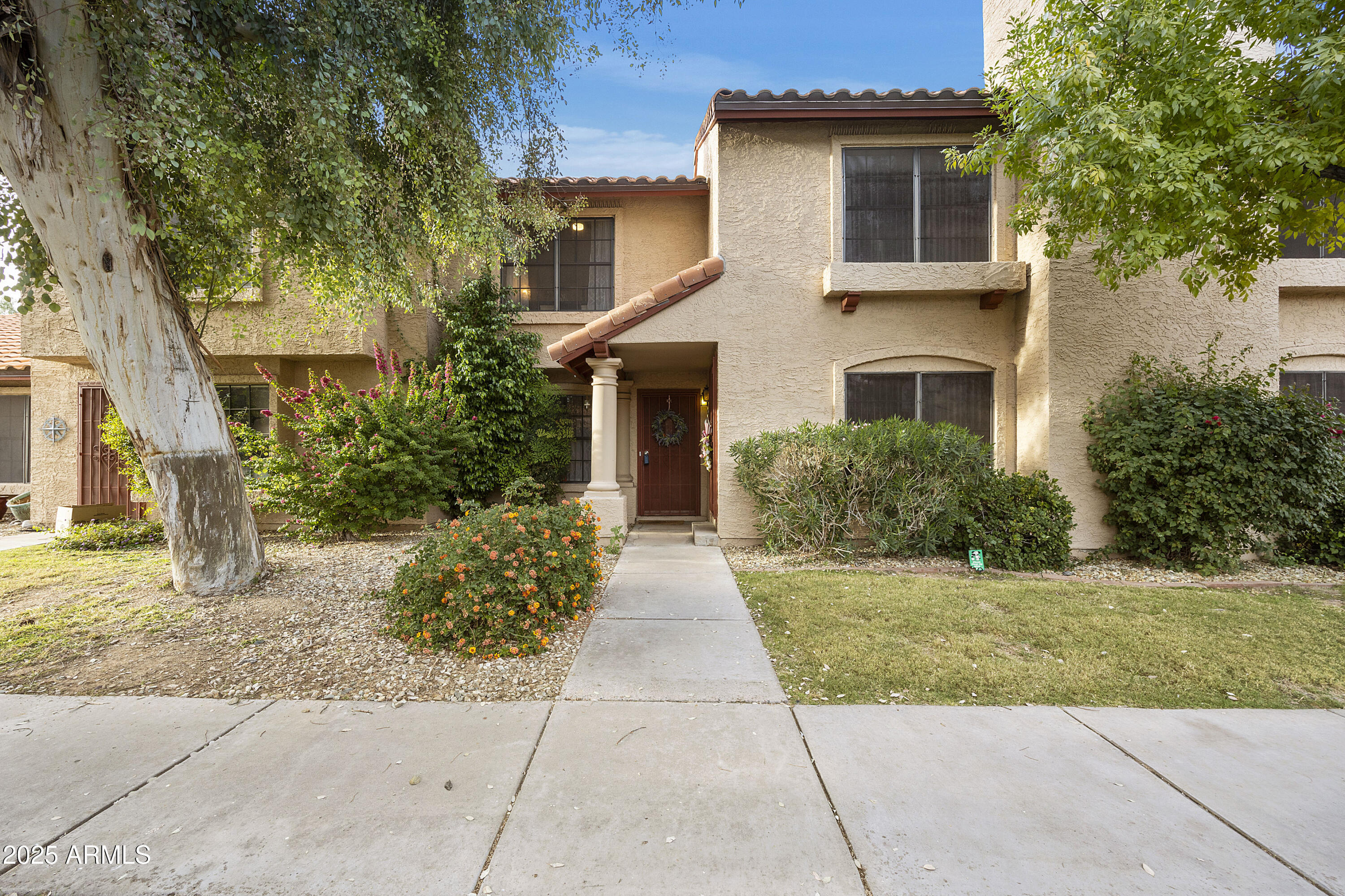 Property Photo: 4901 E Kelton Lane 1006 AZ 85254