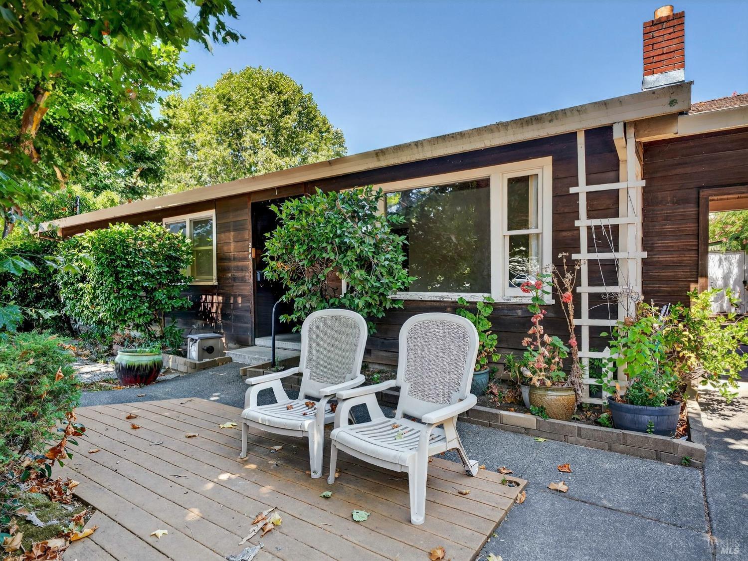 Property Photo: 206 Champlain Avenue CA 95425