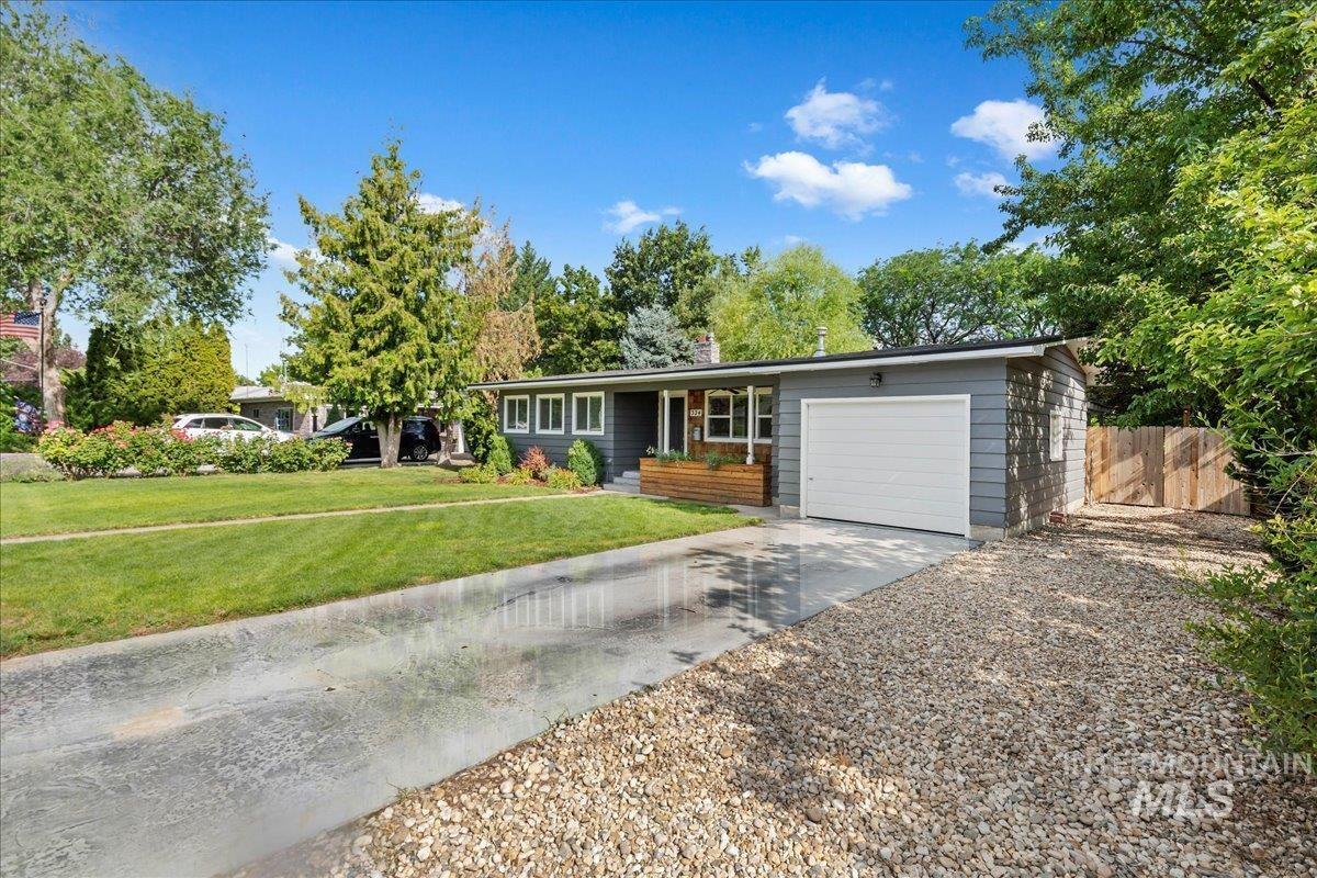 Property Photo: 324 W Dewey Ave ID 83686