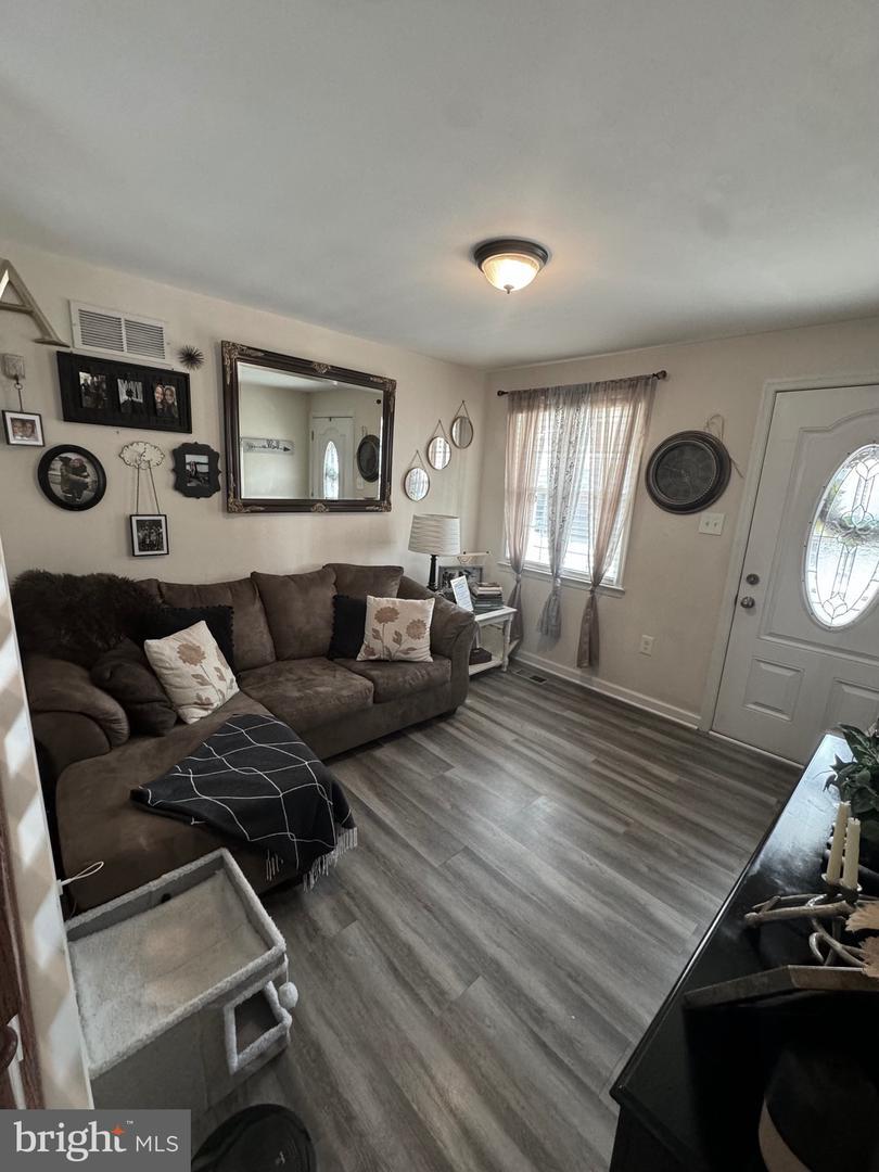 Property Photo: 612 Pond Street PA 19007