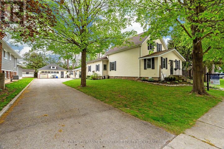 Property Photo:  103 Richmond Street South  ON N0M 1X0 