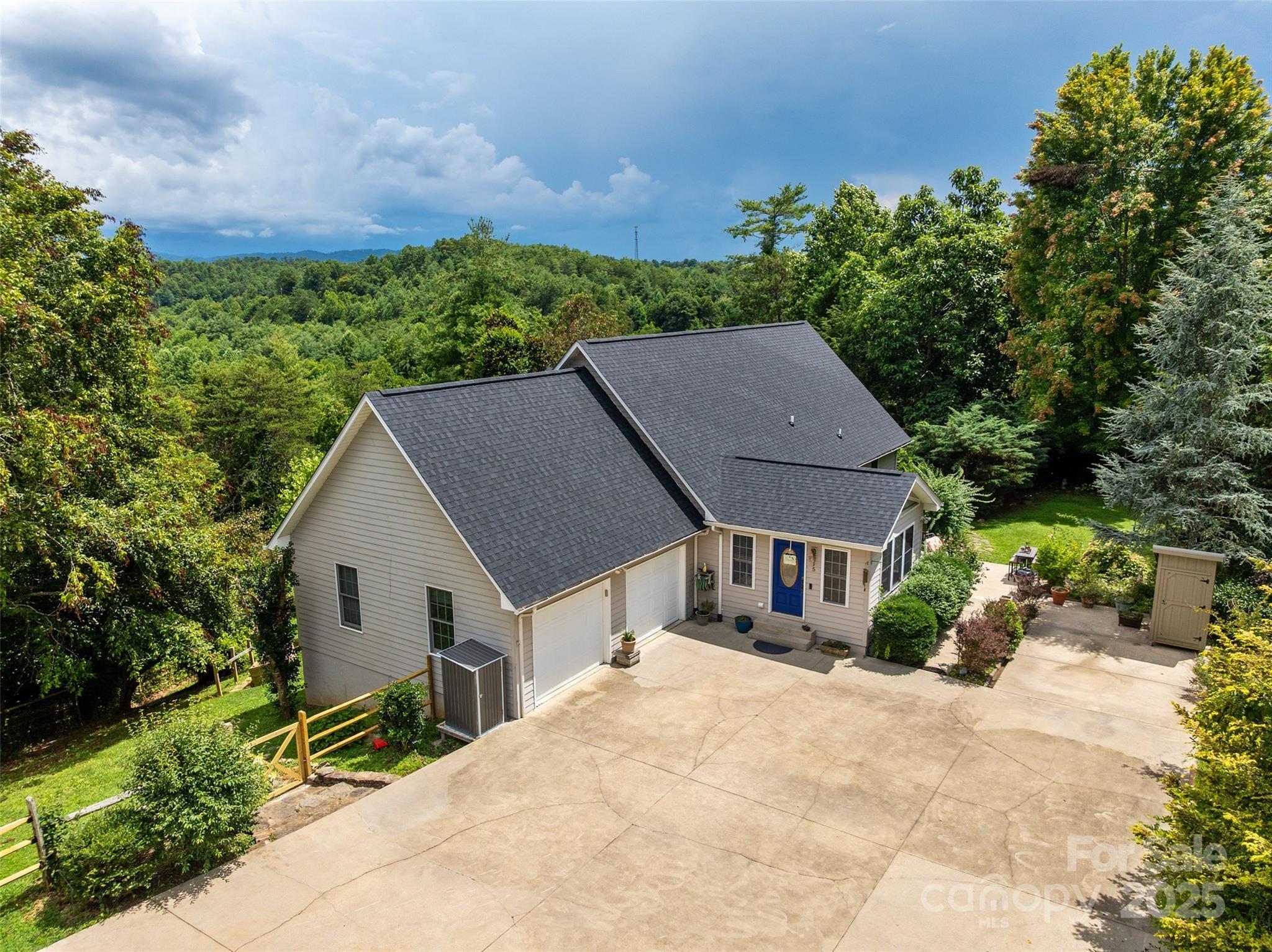 Property Photo:  15 Willow Knolls Drive  NC 28787 