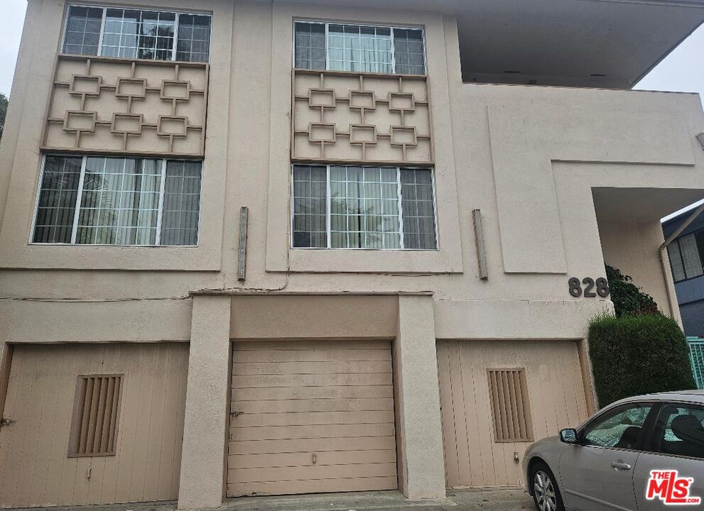 828 Lincoln Blvd  Santa Monica CA 90403 photo