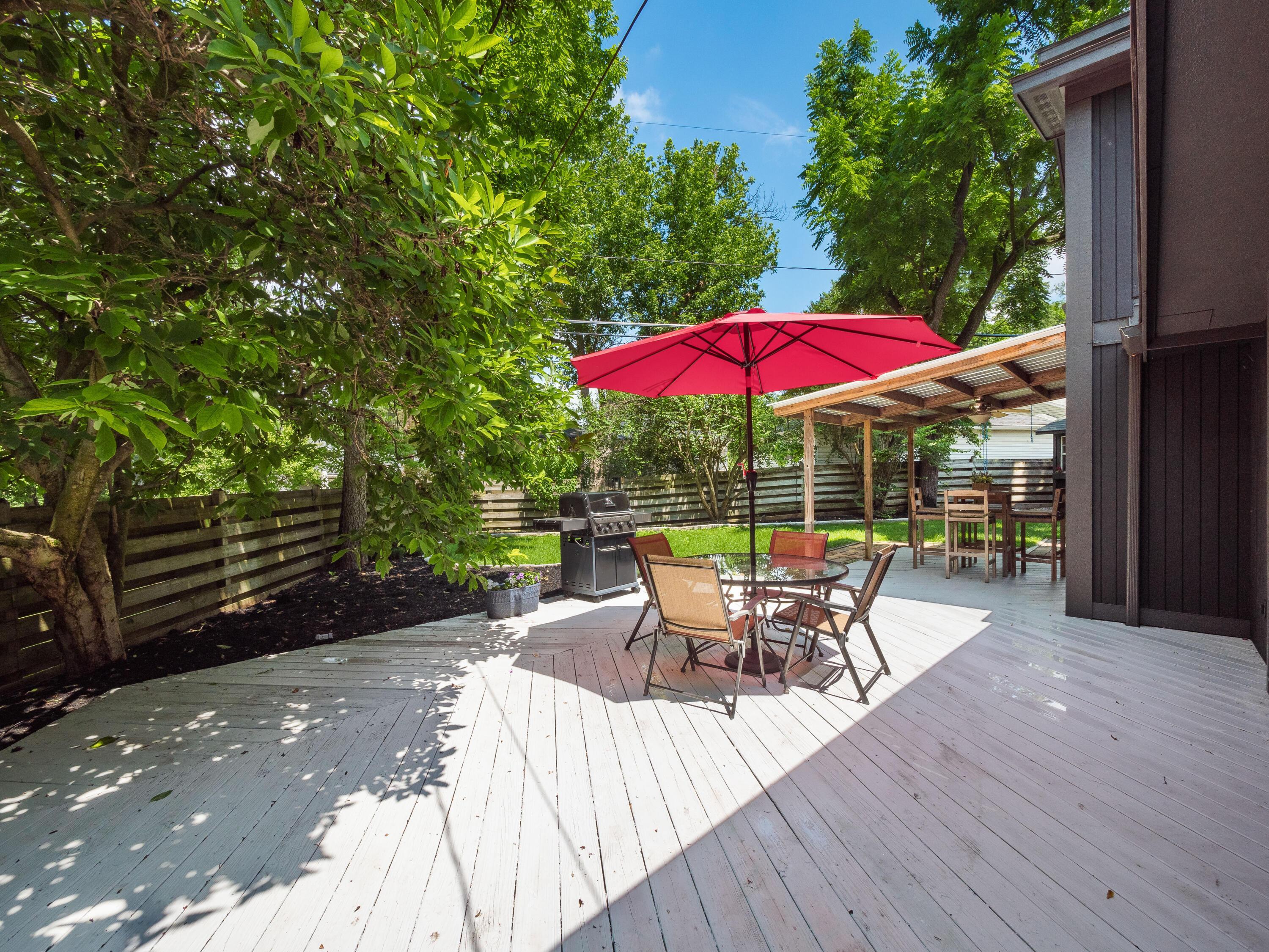 Property Photo: 2492 Edgevale Road OH 43221