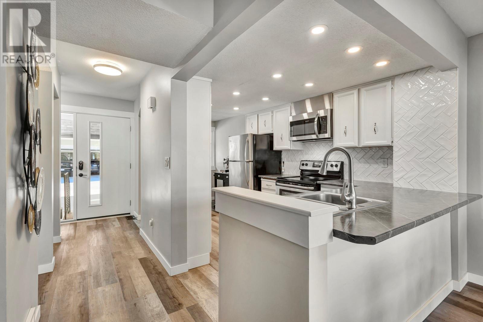 Photo de la propriété:  2125 Burtch Road 109  BC V1Y 8N1 