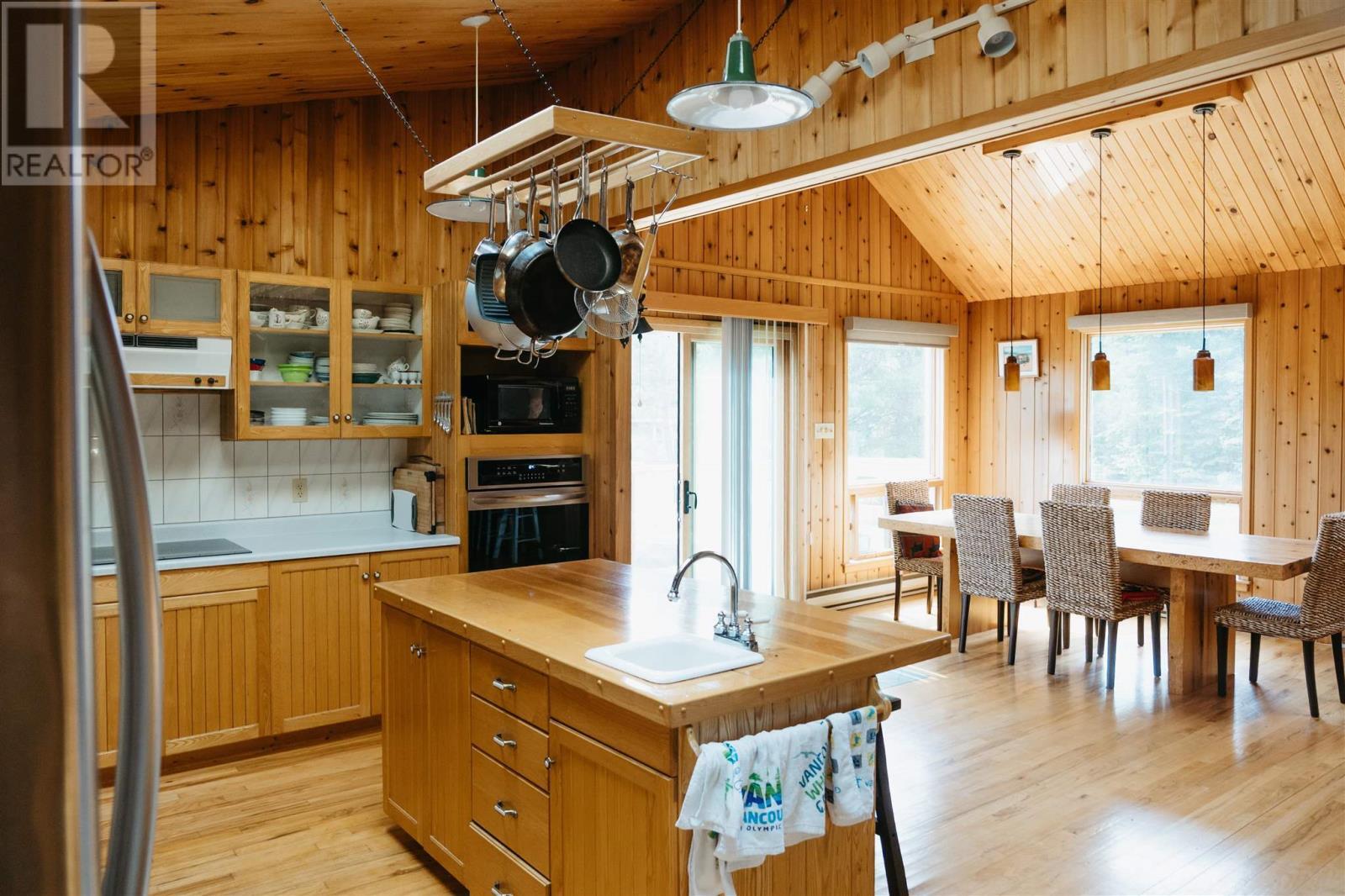 Property Photo: 401 Lindstrom Rd ON P0X 0A3