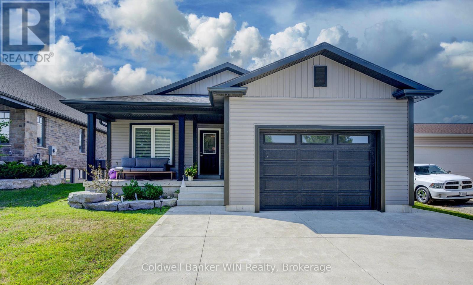 Property Photo: 780 Waterloo Street ON N0G 2L3