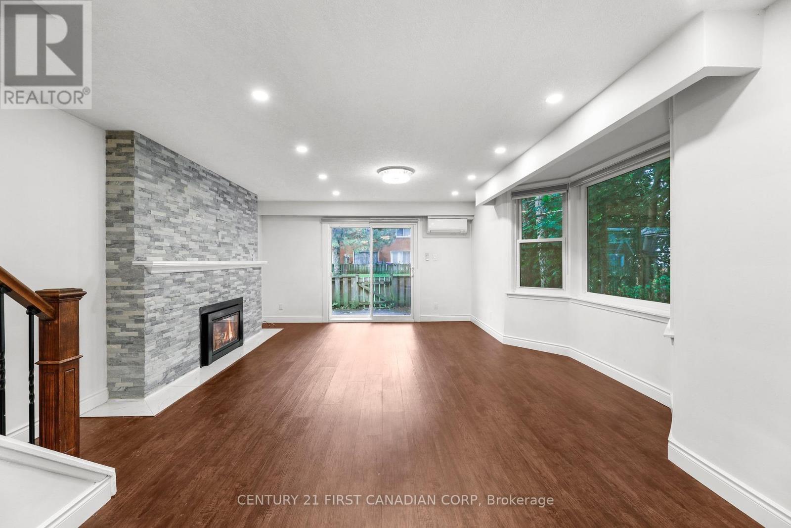 Photo de la propriété: 19 Arbour Glen Crescent ON N5Y 1Z9