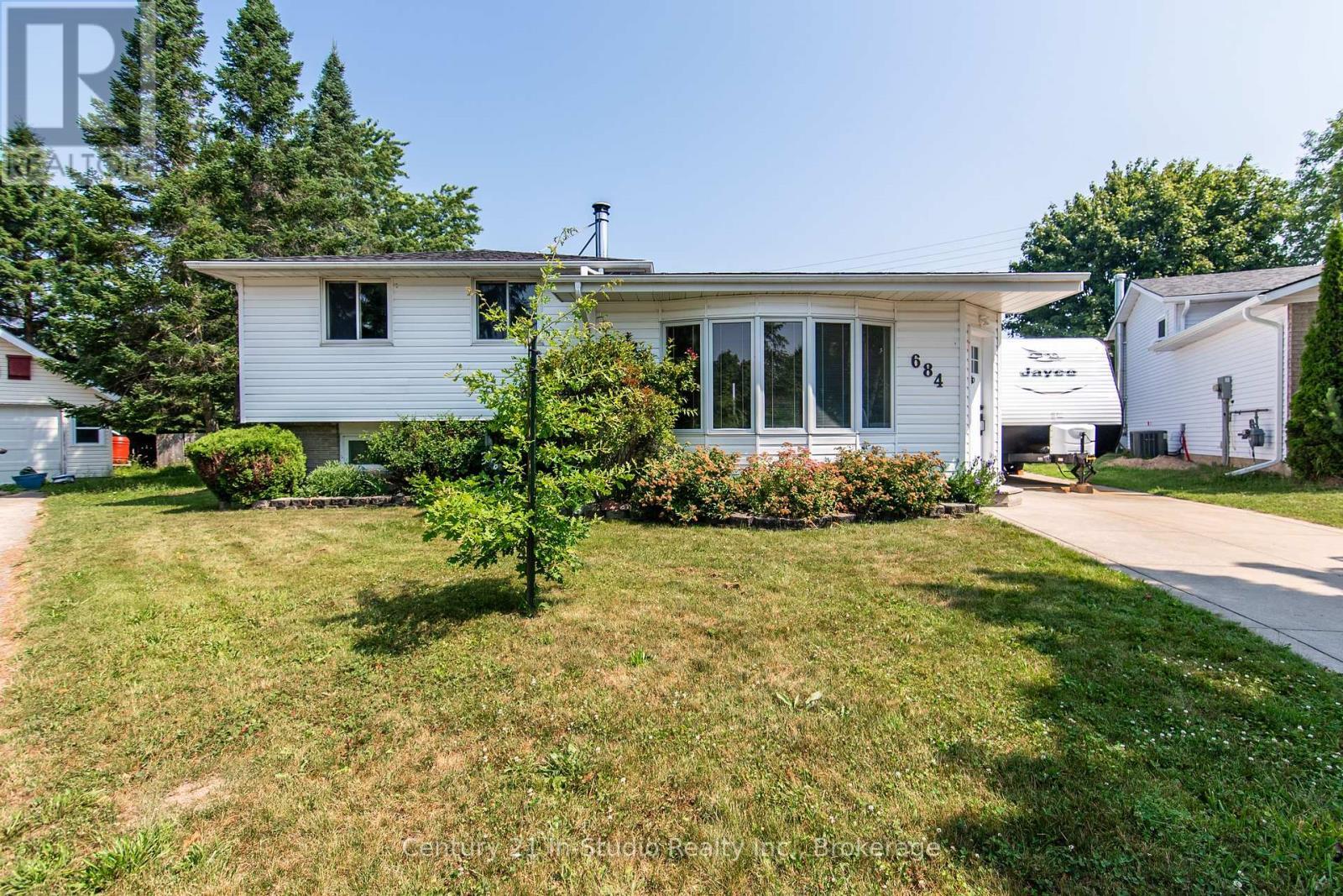 Property Photo: 684 Johnston Crescent ON N2Z 1S4
