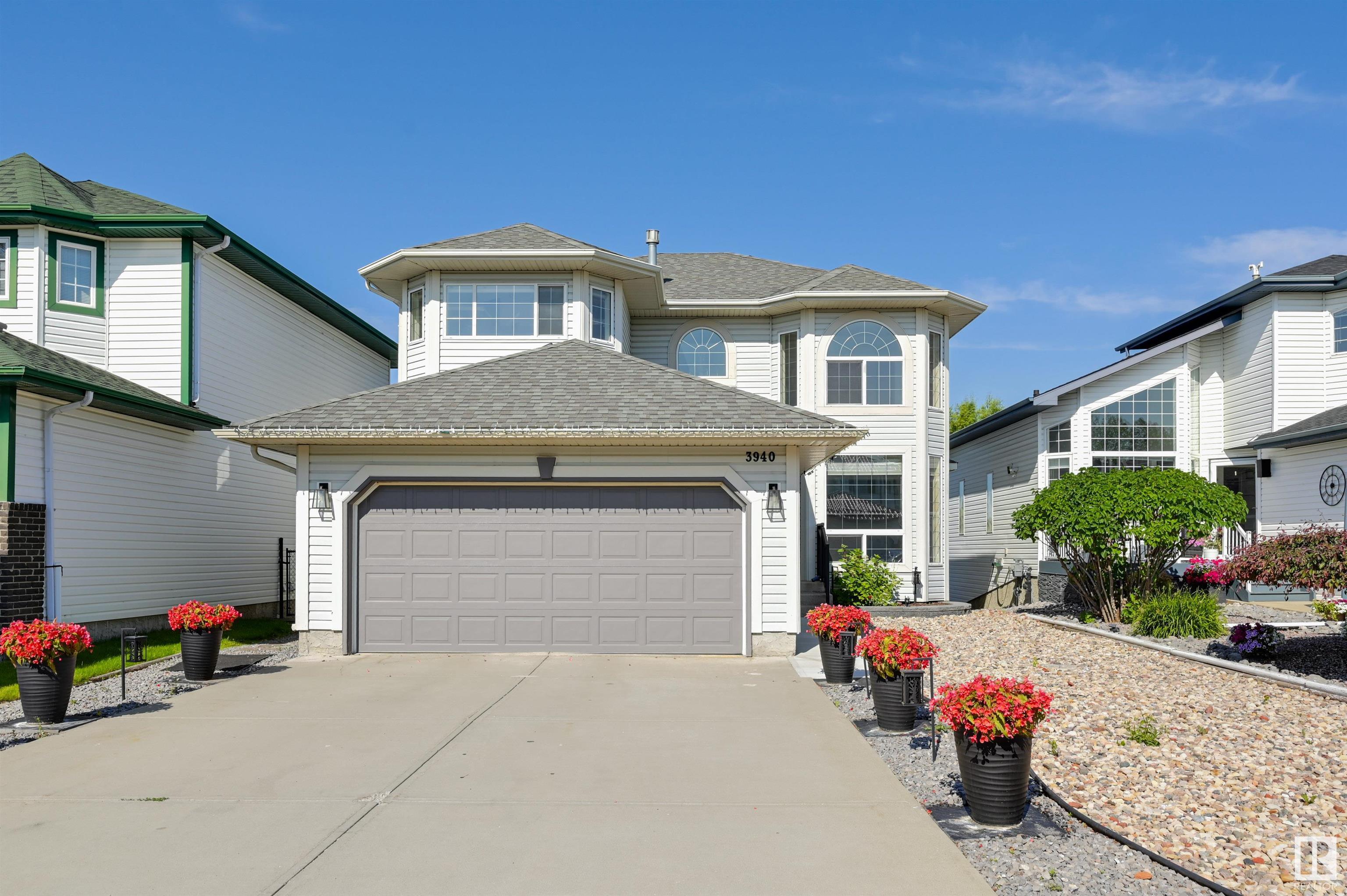 Property Photo:  3940 42 Street NW  AB T6L 7C4 