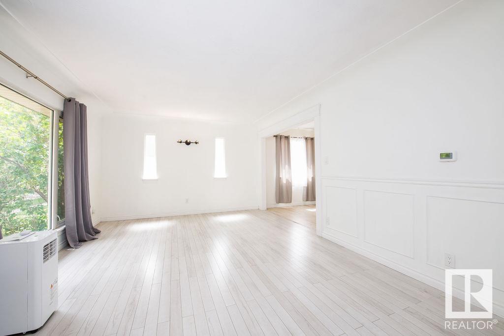 Property Photo:  12428 90 Street NW  AB T5B 3Z8 