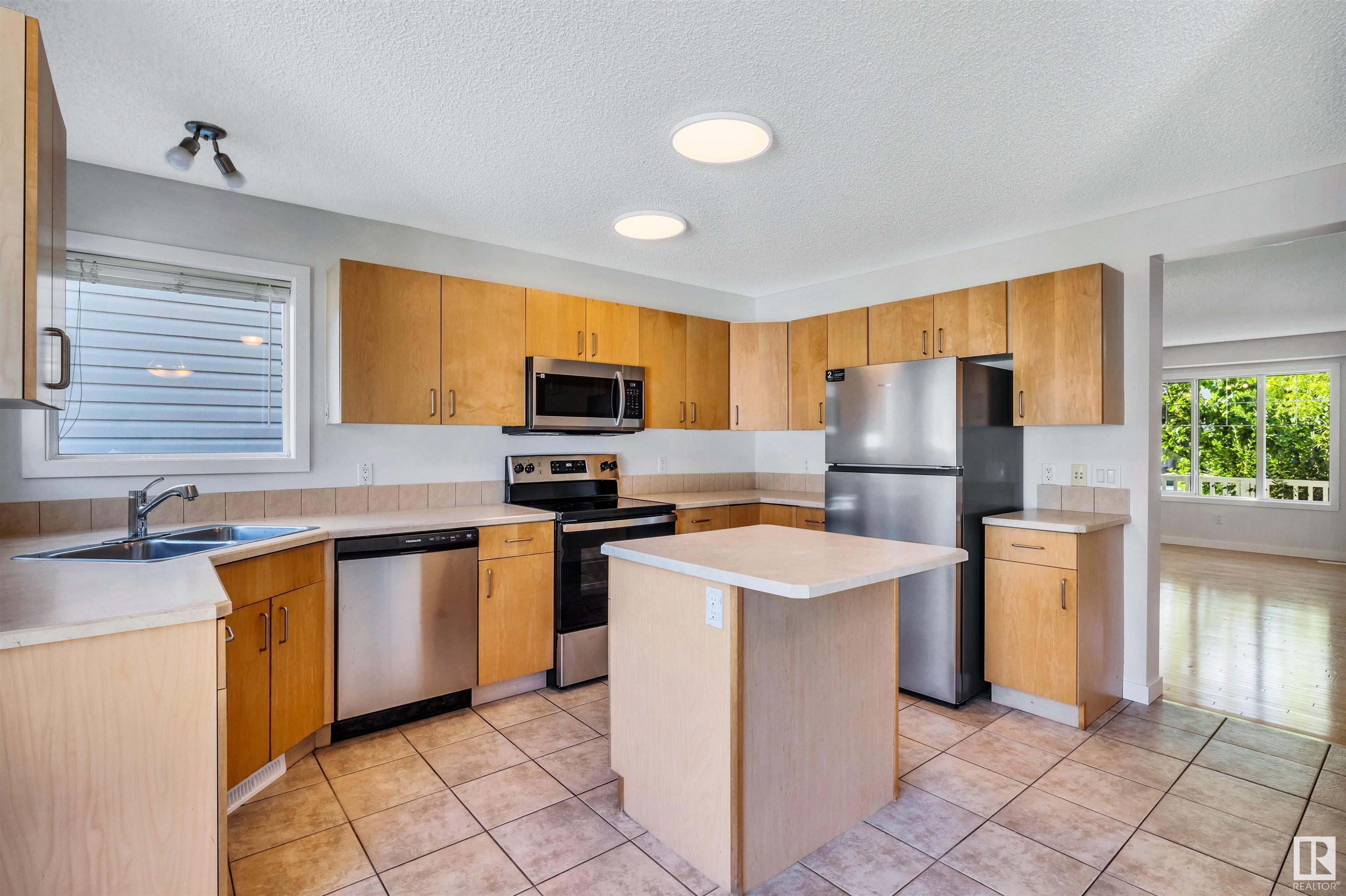 3036 Trelle Crescent NW  Edmonton AB T6R 3M8 photo