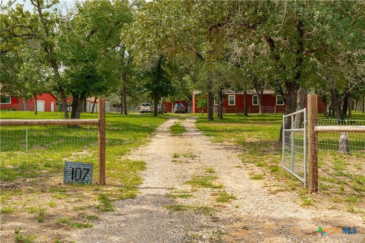 Property Photo: 107 Deep Woods Drive TX 78155