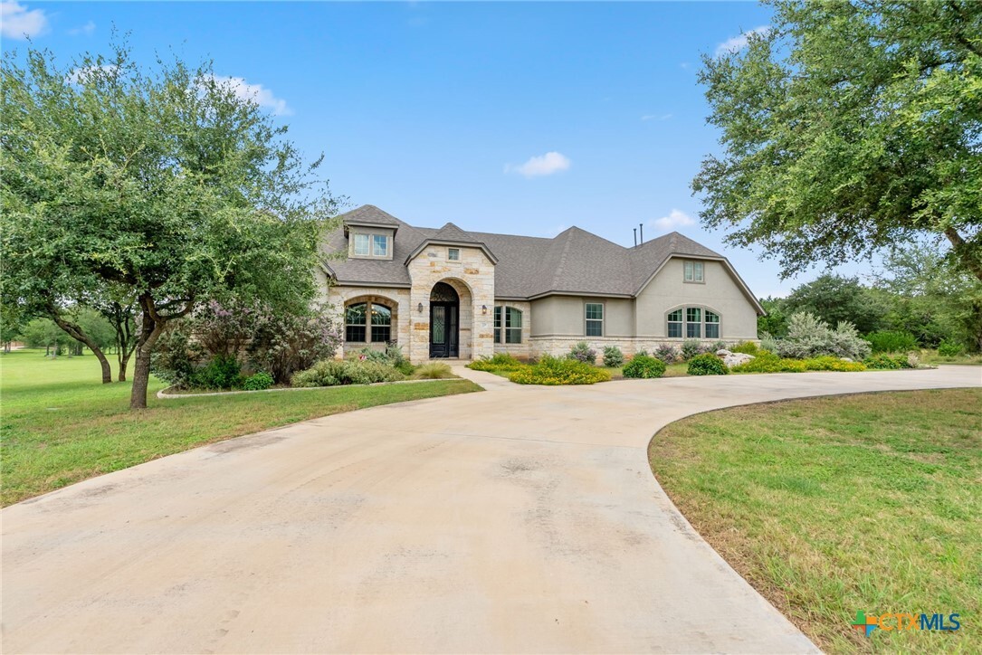 Property Photo: 728 Deer Run Way TX 78132
