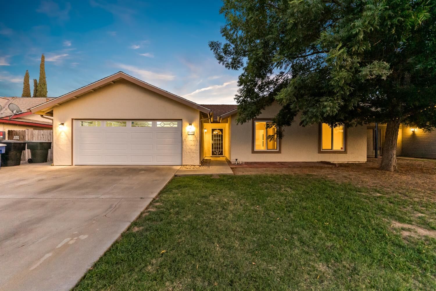 Property Photo:  1001 Lakewood Drive  CA 93230 