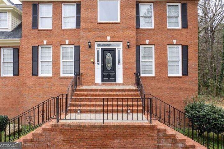 Property Photo: 1811 Lake Cove Drive SW GA 30331