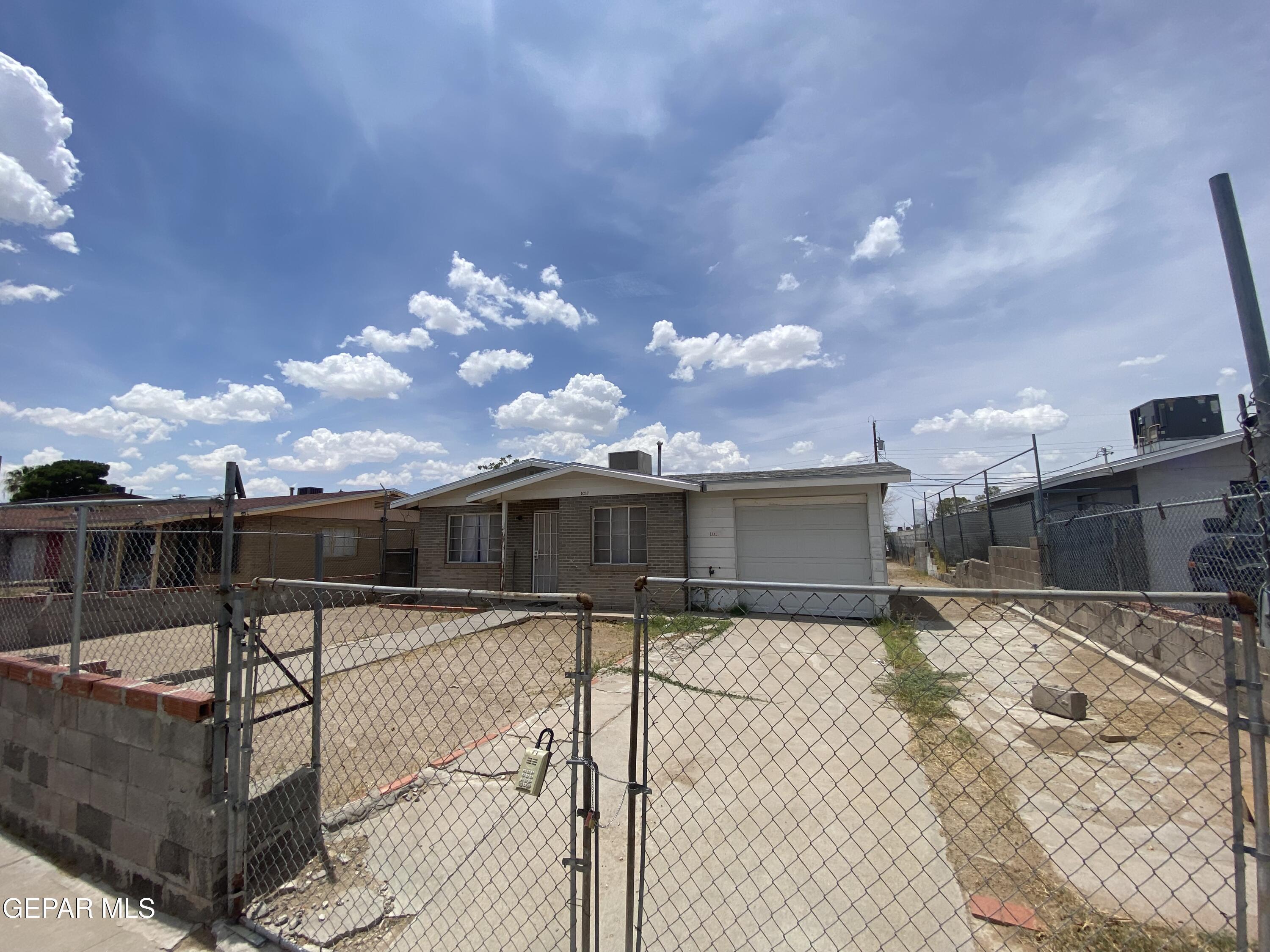 Property Photo:  1017 Gloria Street  TX 79907 