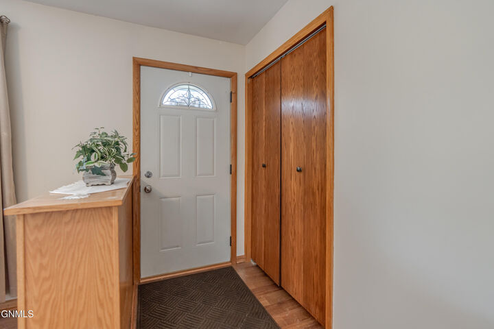 Property Photo:  1909 Divide Avenue  ND 58501