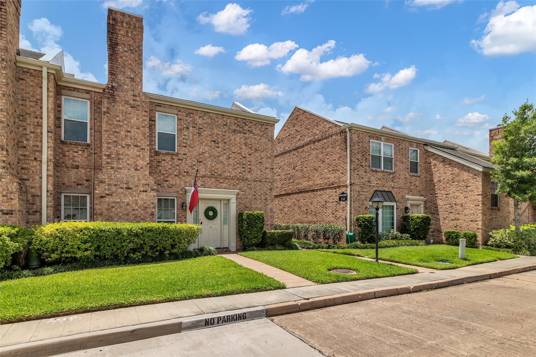 Property Photo: 600 Wilcrest Drive 6 TX 77042
