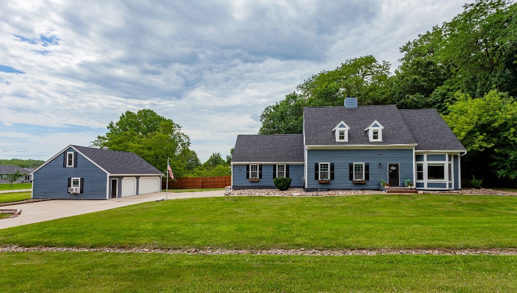 Property Photo: 1520 Thornwood Road IA 50265