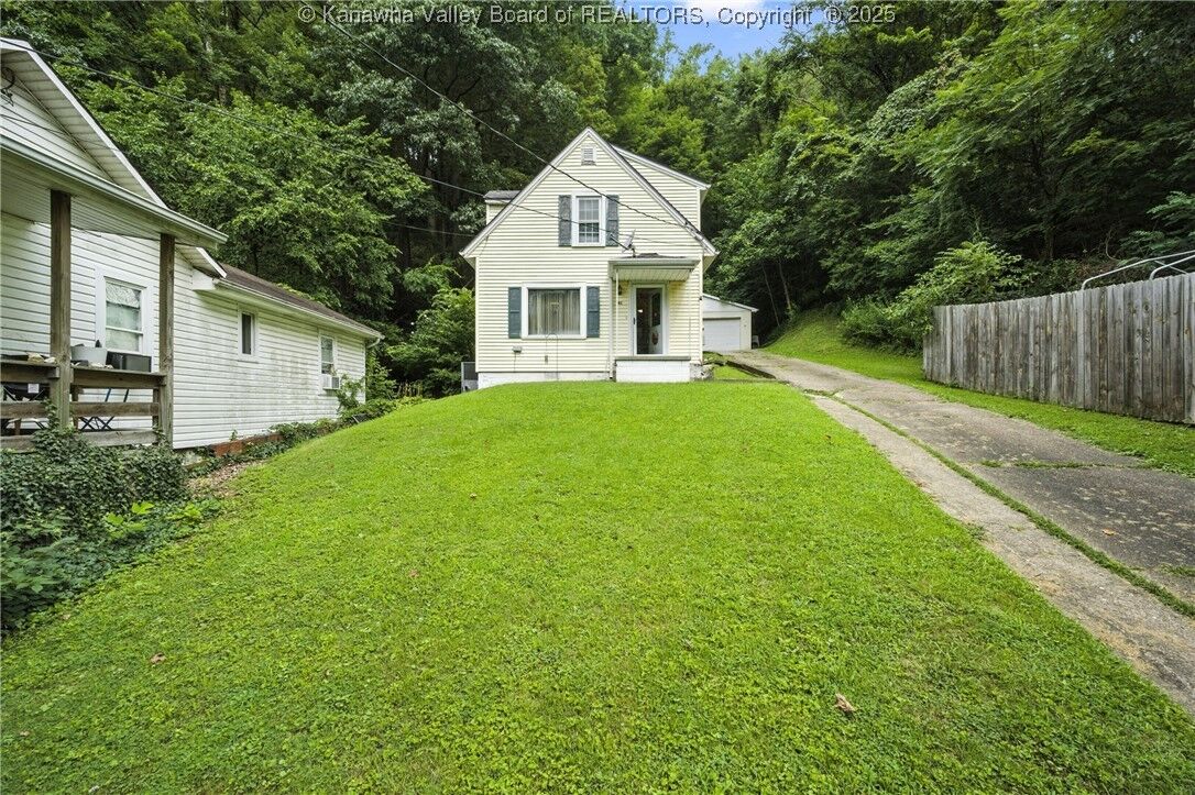 Property Photo: 743 Greenbrier Street WV 25311
