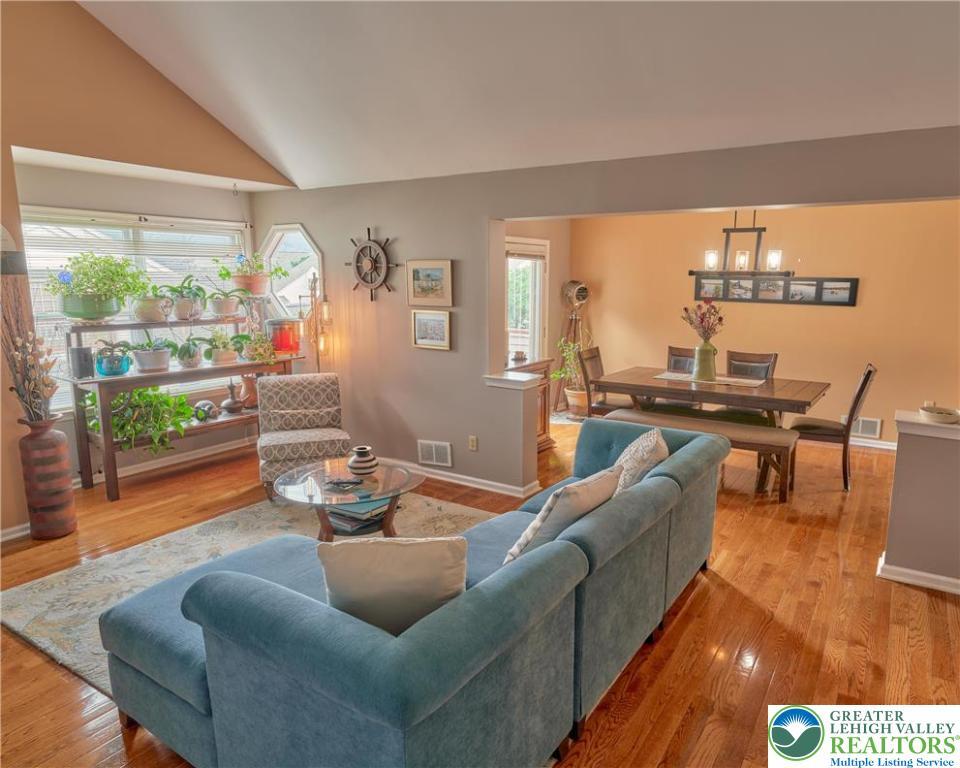 Property Photo: 194 Lindfield Circle PA 18062
