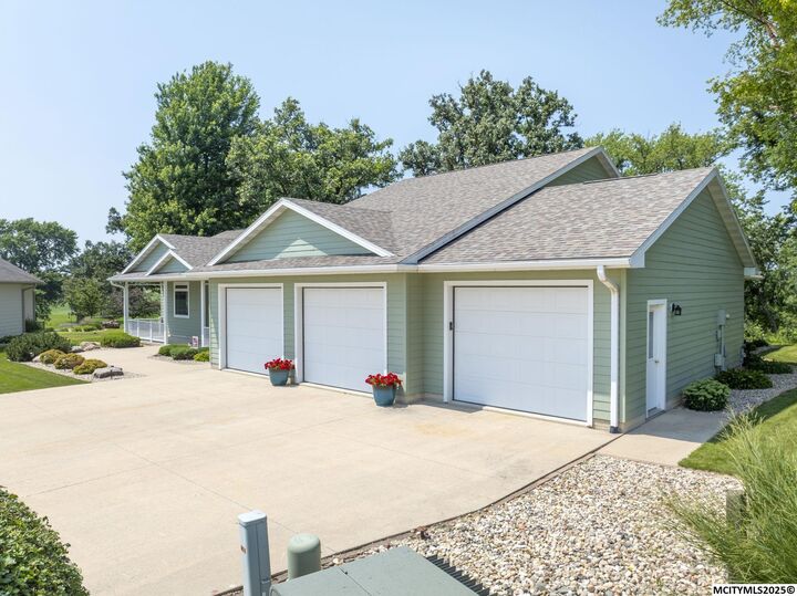 Property Photo:  206 Brickyard Ct  IA 50475 