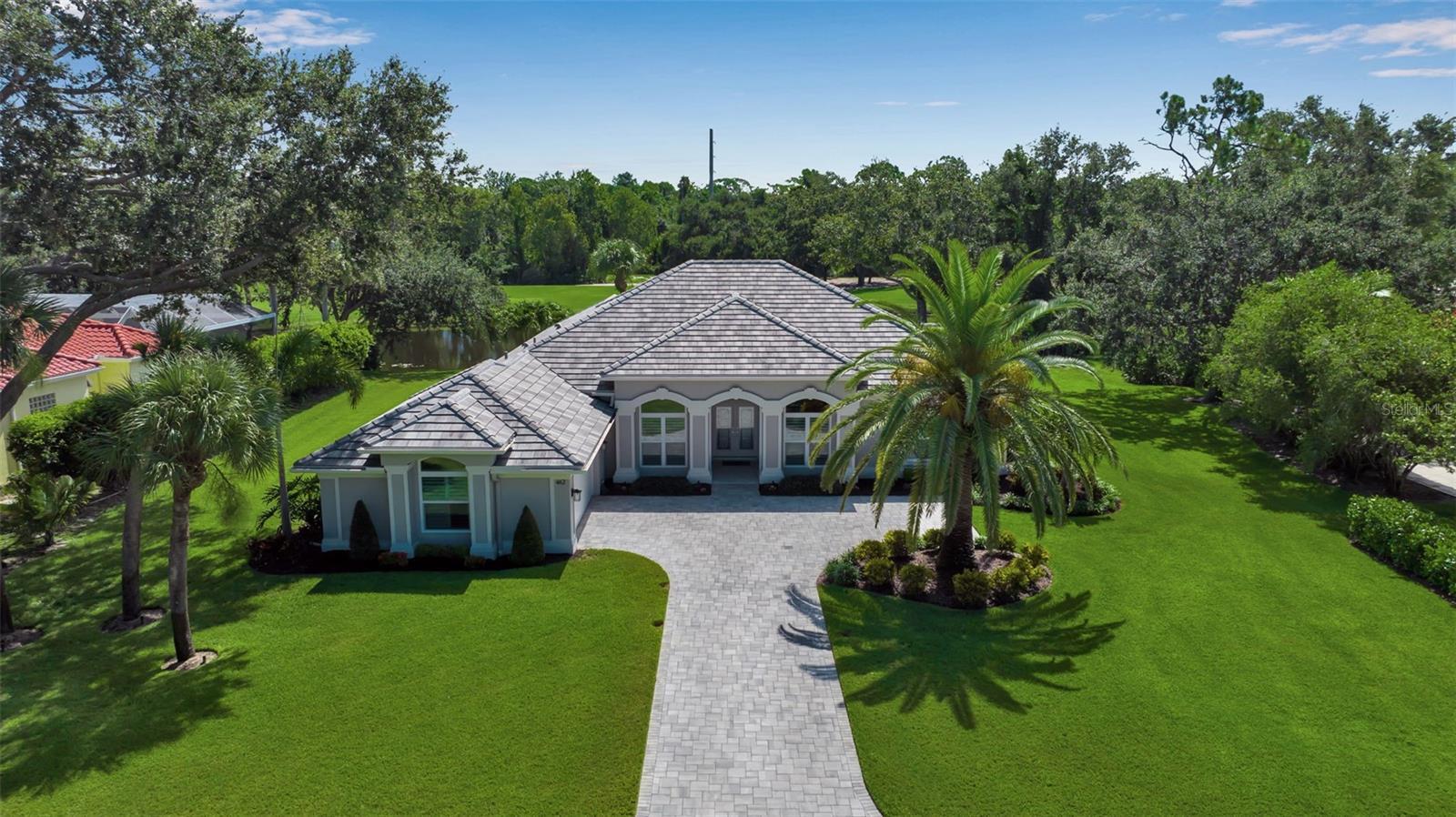 Property Photo:  462 E Macewen Drive  FL 34229 