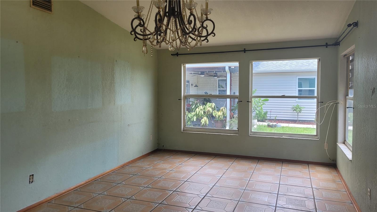 Property Photo: 7211 32nd Avenue N FL 33710