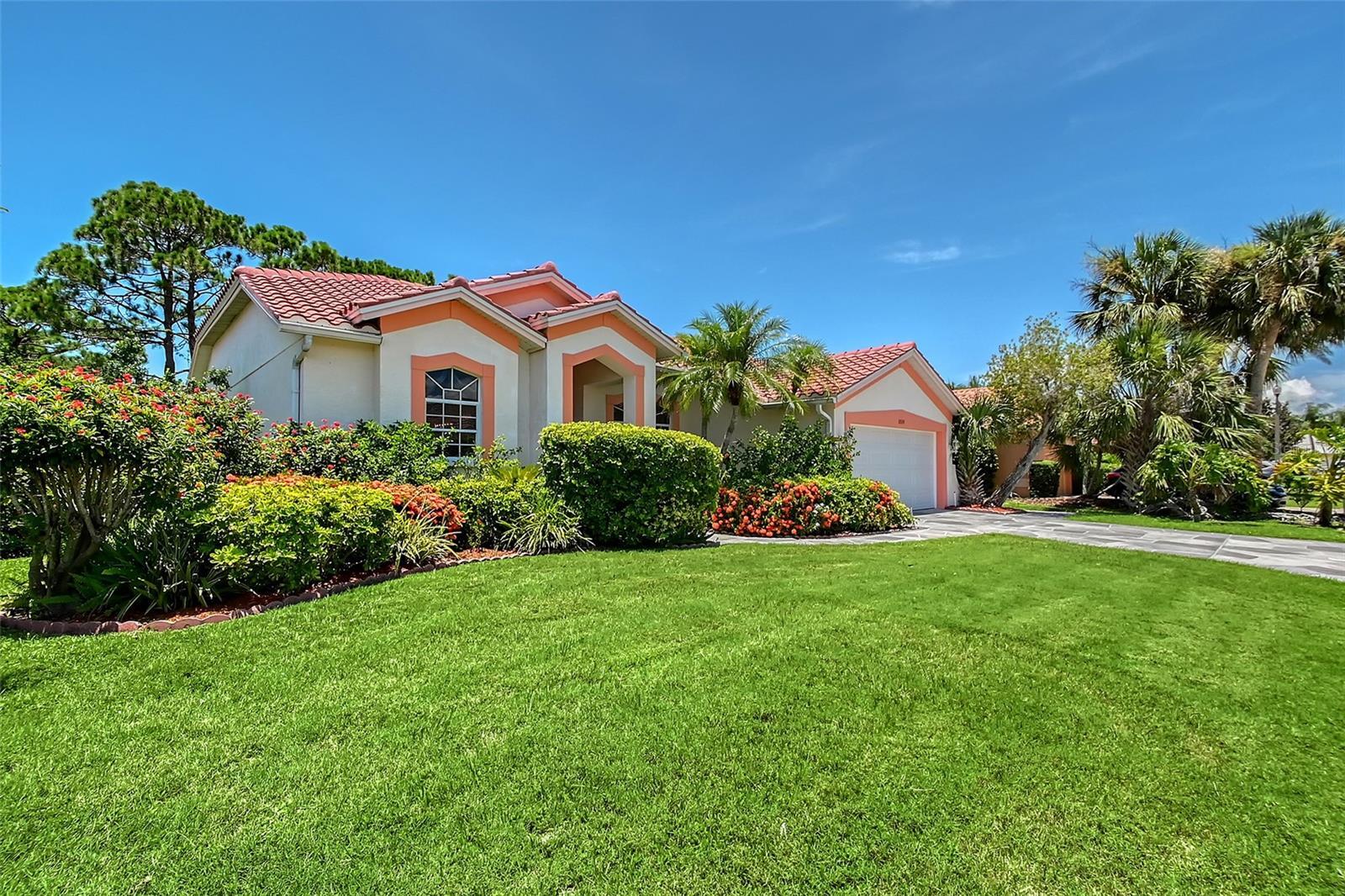Property Photo: 8924 Huntington Pointe Drive FL 34238
