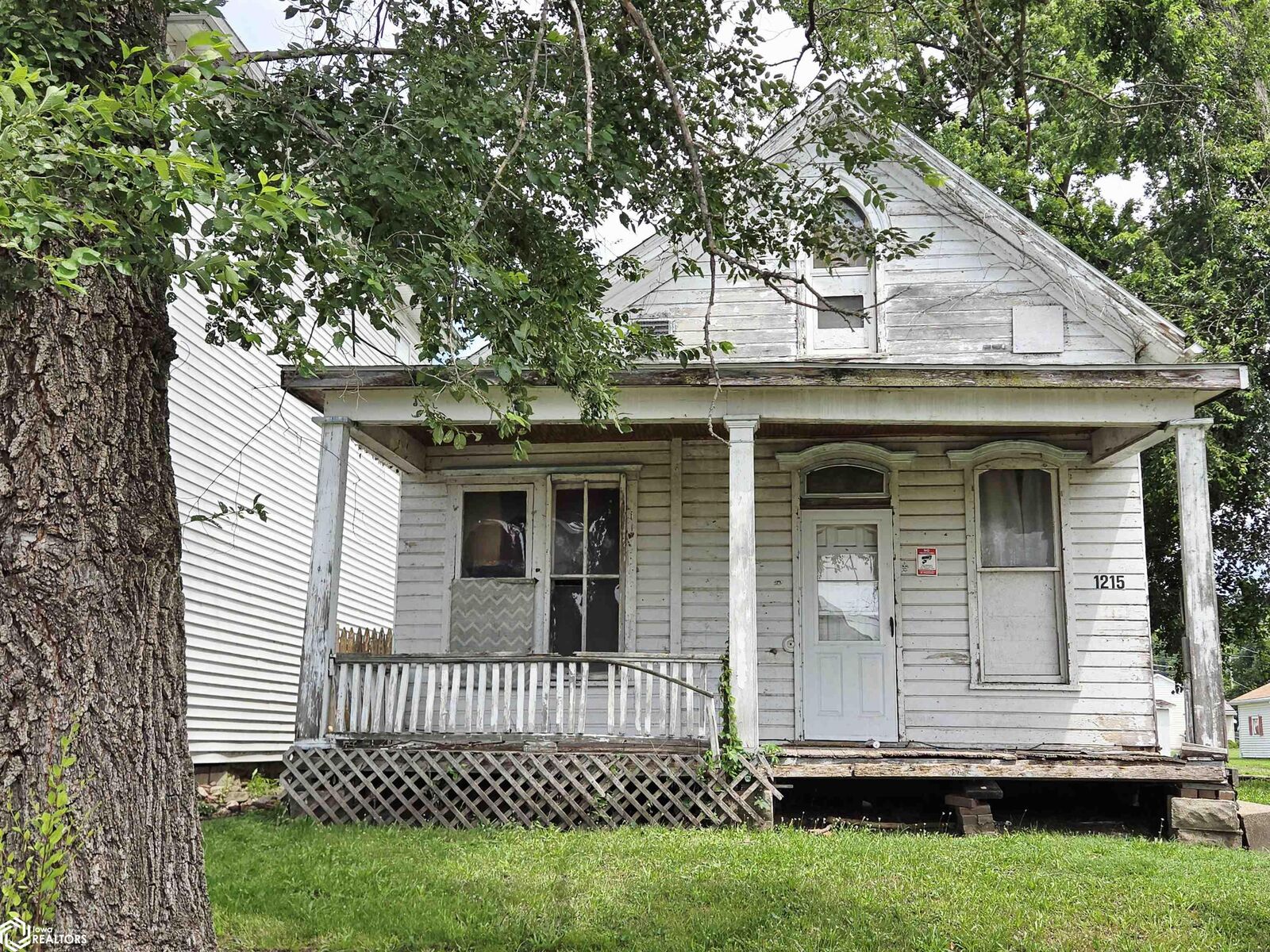 Property Photo: 1215 Avenue G IA 52627