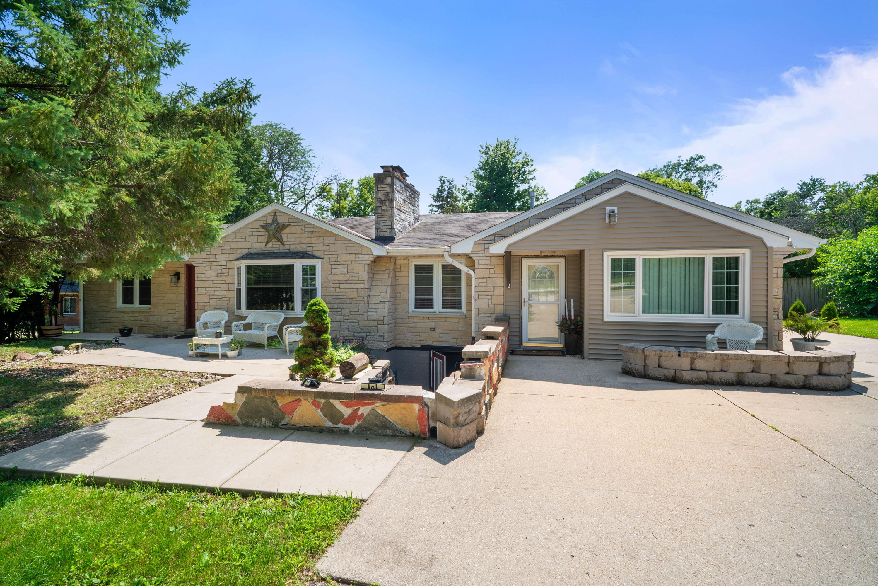 Property Photo:  10943 W Appleton Ave  WI 53225 