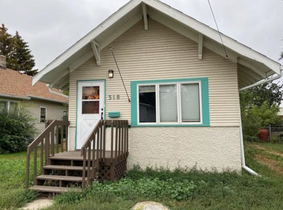 Property Photo: 318 6th Ave NE ND 58703