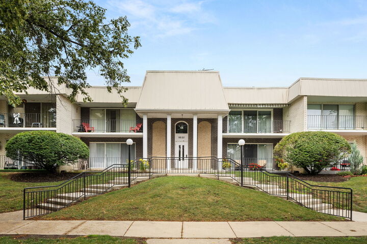 9820 S Karlov Avenue D  Oak Lawn IL 60453 photo