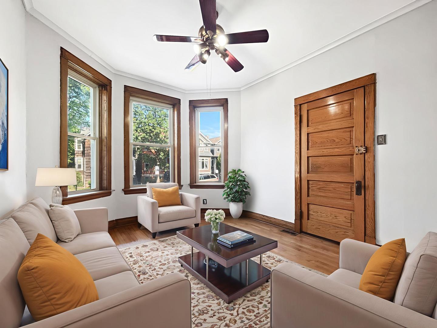 Property Photo:  2501 N Artesian Avenue 1  IL 60647 