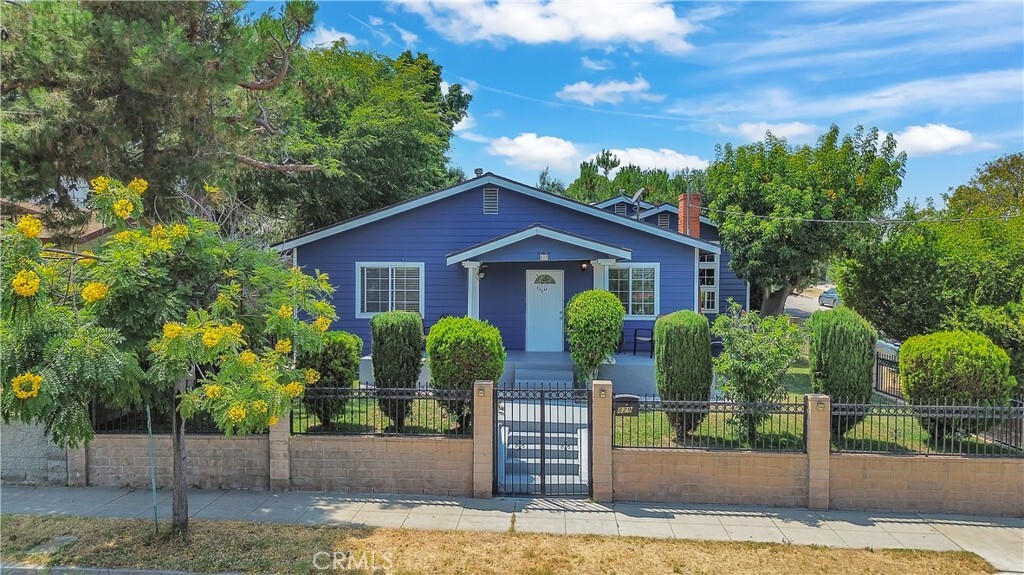 Property Photo: 829 N Avenue 53 CA 90042